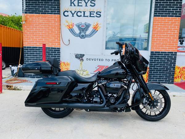 Photo 2018 Street Glide Special - Utterly Perfect Only 2240 Miles $23,500