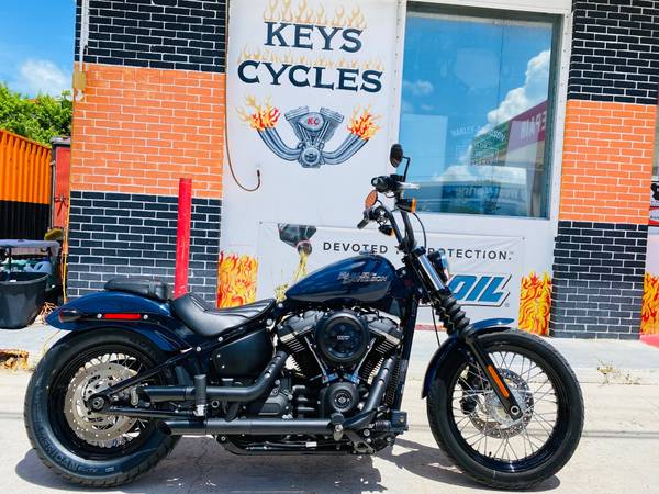 Photo 2019 Harley-Davidson FXBB STREET BOB BADASS BAR HOPPER FOR ONLY $14,000