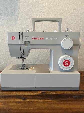 Photo Singer Sewing Machine $120