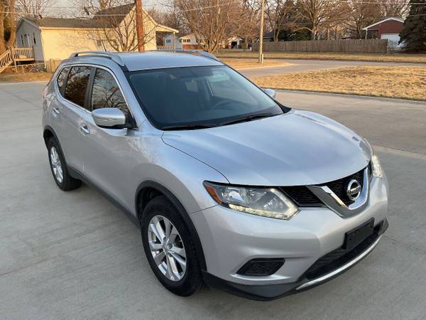Photo Silver 2015 Nissan Rogue SV AWD (97,000 Miles) $14,650