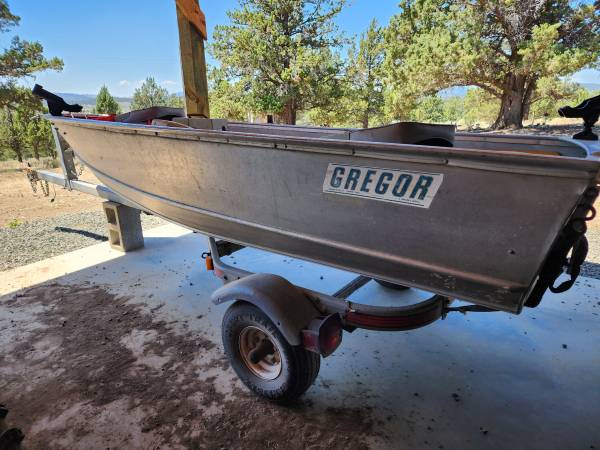 12 Aluminum Fishing Boat $950