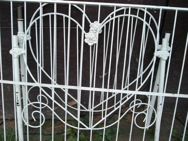 Photo Antique Wrought Iron bed frame $125