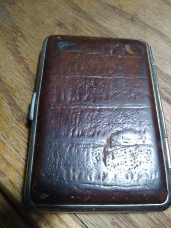 Photo cigarette case with 2 cigarette makers $20