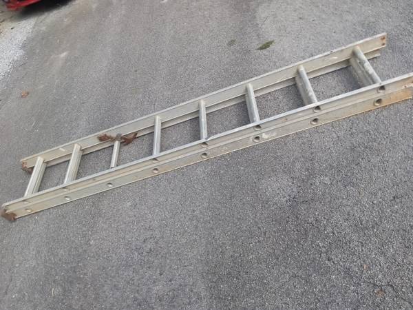 Photo 16 Foot extension ladder $75
