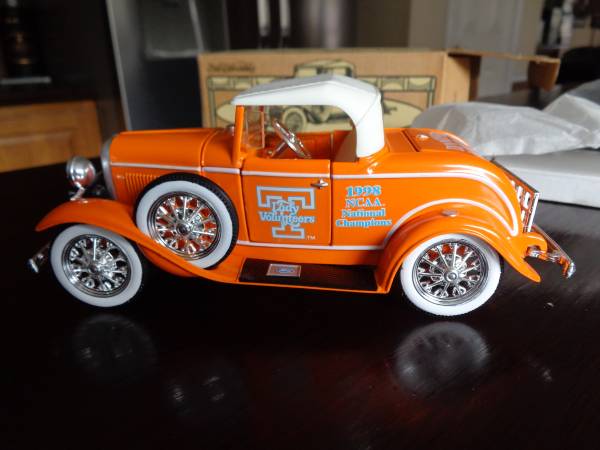 Photo 1930 FORD MODEL A ROADSTER UT TENNESSEE LADY VOLS $80