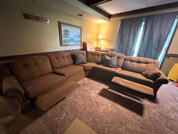 Photo Barcalounger sectional 2 incliners on each end $495