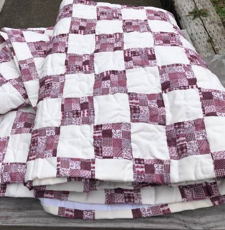 Beautiful White and Mauve KING SIZE Quilt 108x94 Makes great gift $125