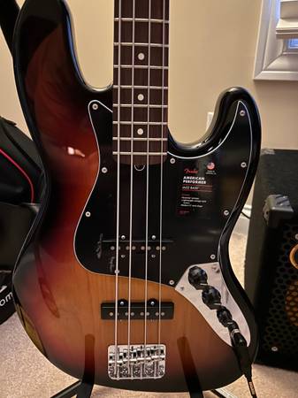 Photo Fender Jazz Bass American Performer with Mark Bass Amp $1,400