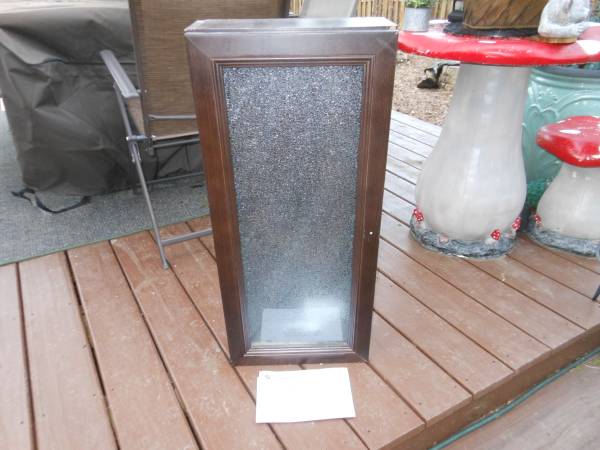 Photo GLACIER BAY FROSTED GLASS MEDICINE CABINET Never Used $25