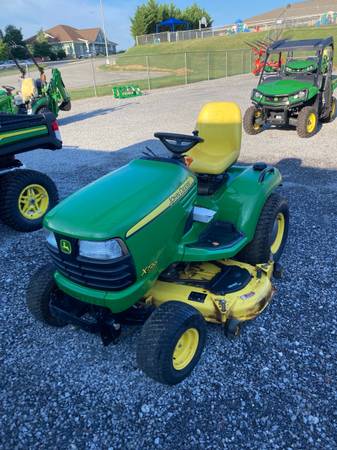 Photo John Deere X720 riding lawn tractor mower $4,495