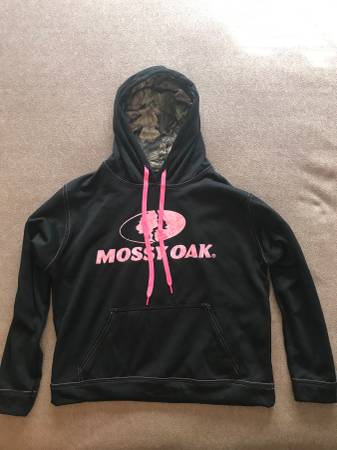 Photo Mossy Oak Womens Hoodie size Medium. Black, Pink, and Camouflage. $10