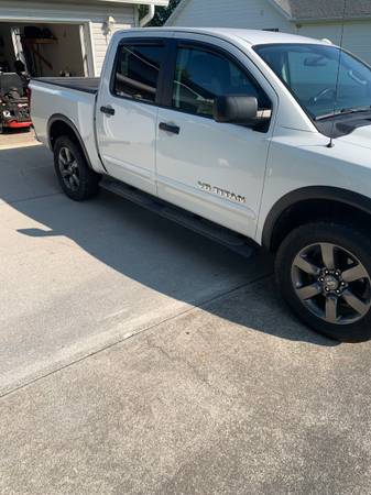 Photo Nissan Titan step bars $120