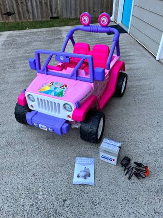Photo Power Wheels Jeep Wrangler Disney Princess Excellent Condition $175