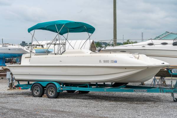 Rinker 24 Flotilla Deck Boat $9,900