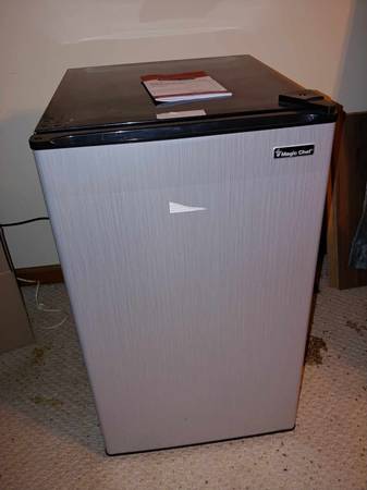 Photo UPDATED - Compact Refrigerator 4.4 Cu. Ft. $90