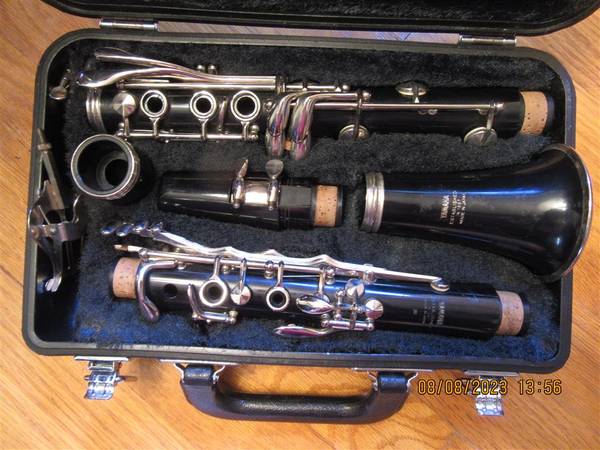 Photo Yamaha clarinet YCL-20. Nice. $190
