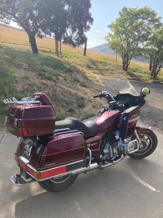 Photo 1985 Gold Wing $800