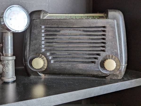 Photo Antique radio $25