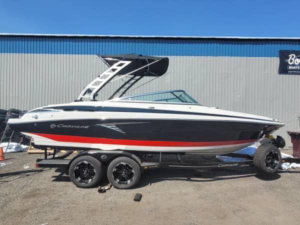 Photo LOADED 2024 Crownline 240 SS SUMMER SALE