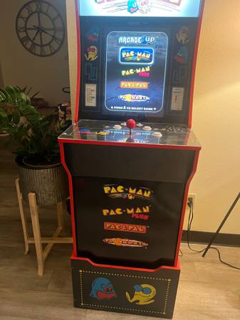 Photo Pac man arcade machine $300