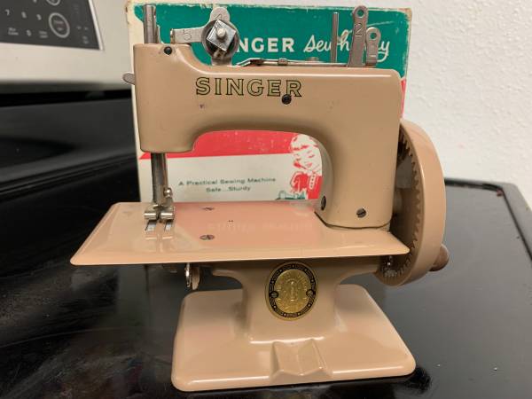 Photo Singer Sewhandy Vintage Childs Sewing Machine Model20 $200