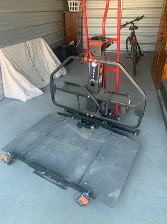 Photo Wheel chair lift $100