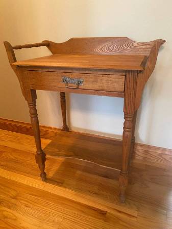 Photo Antique dry sink table $150