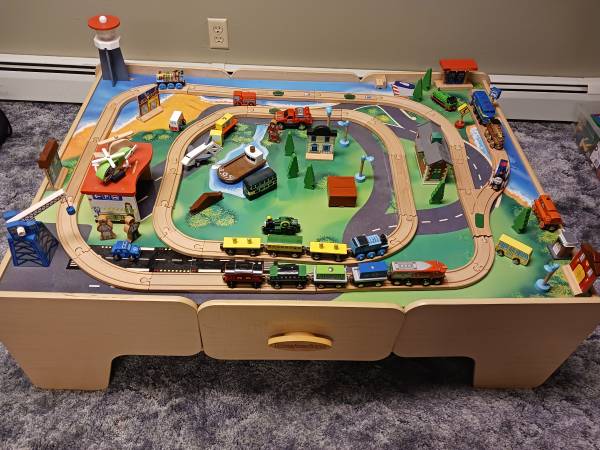 Photo Kids train table with thomas trains $65