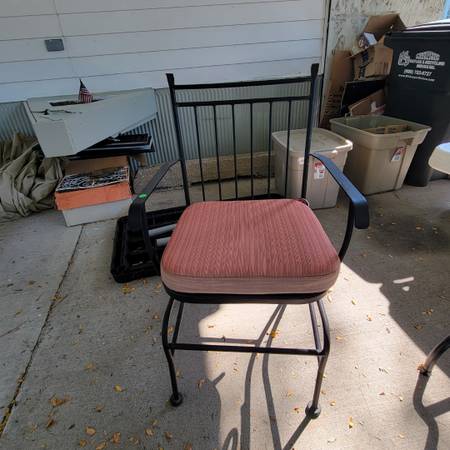 Photo Outdoor Wrought Iron Chair $20