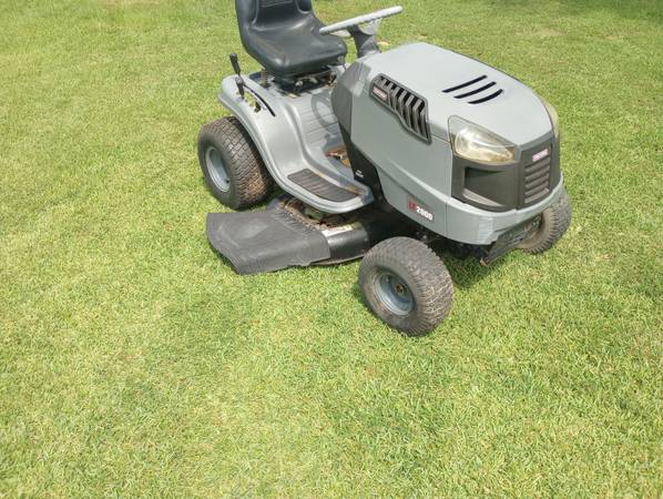 Photo 42 Craftsman riding lawn tractor mower $550