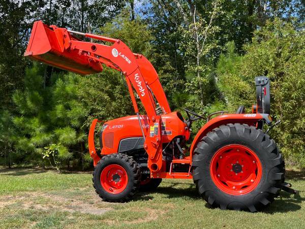 Photo Like new 2020 47hp Kubota tractor with warranty $24,500