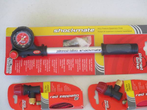 Photo New Shockmate Hi  Low Pressure Suspension Pump wCO2 Tire Inflators