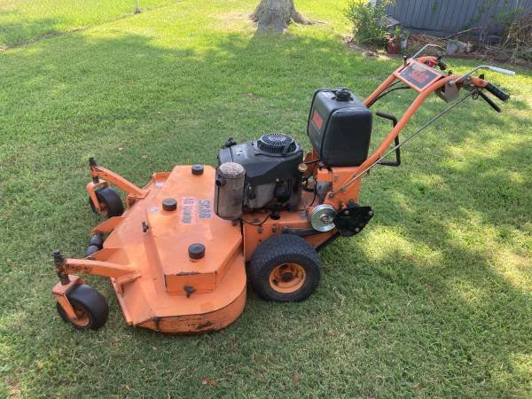 Photo Scag Commercial Mower $1,300