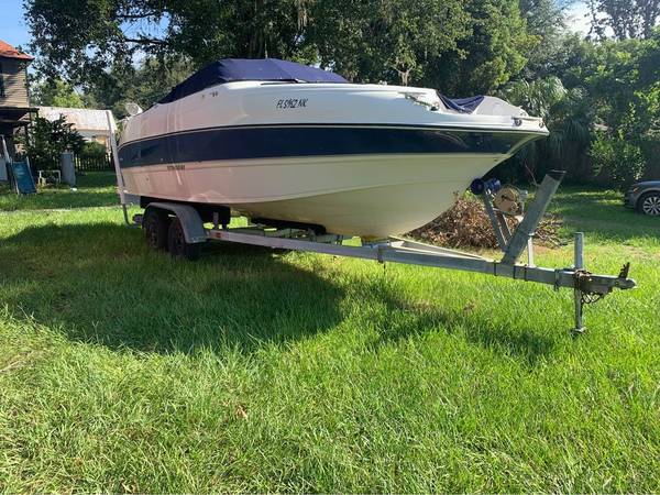 Photo Boat 2006 Stingray 220DR with 5.7 Mercruiser $18,500