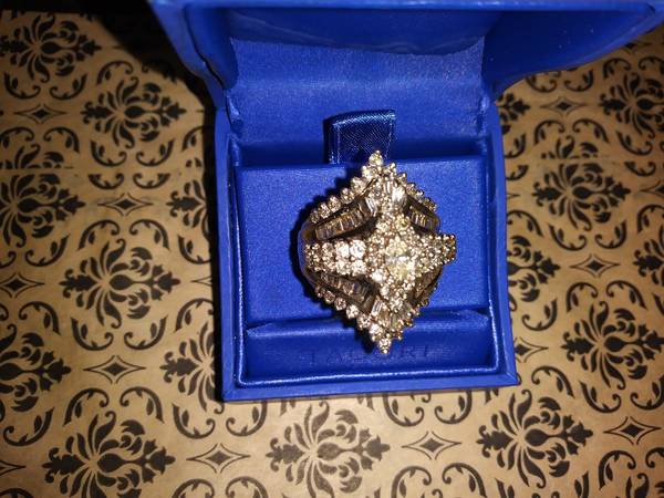 Photo 10K Gold (One of a Kind) 3 12ct Diamond Ring - over $6400 value  $1,300