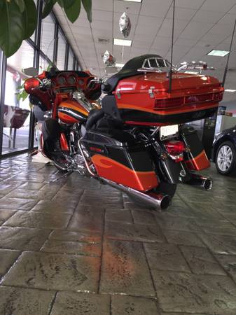 Photo 2013 Custom Harley Davidson CVO $19,900