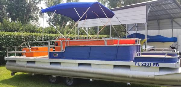 24 pontoon boat $7,500