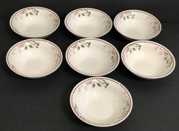 Gibson Designs Festive Traditions 6 38 Soup  Cereal Bowls Set of 7 $42