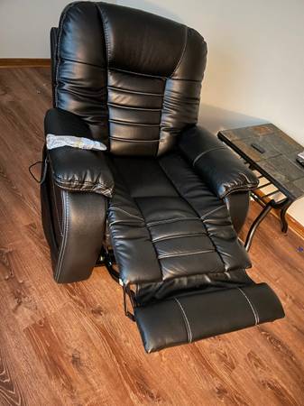 Photo Power Lift Chair Recliner $800
