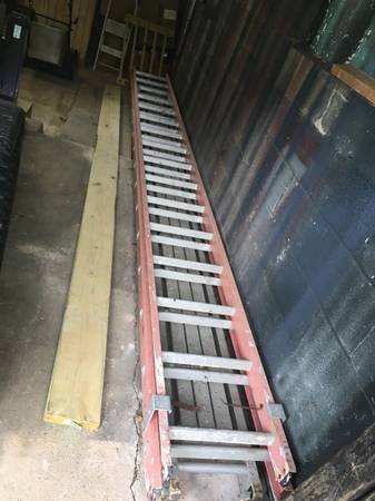 32 ft. fiberglass ladder  kept indoors $350
