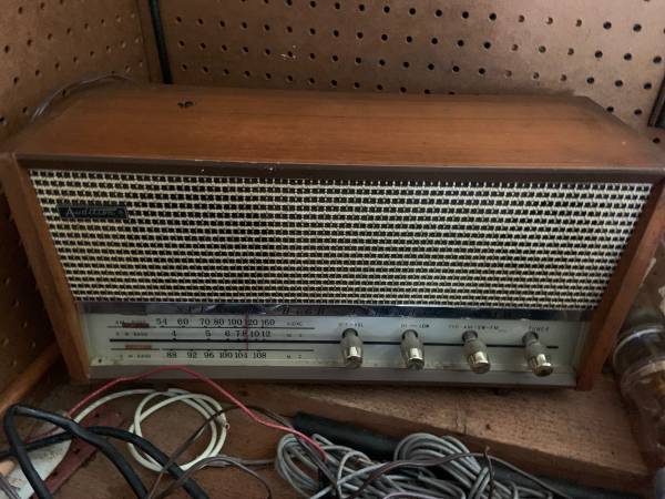 Photo Antique Audition amfm short wave radio $149