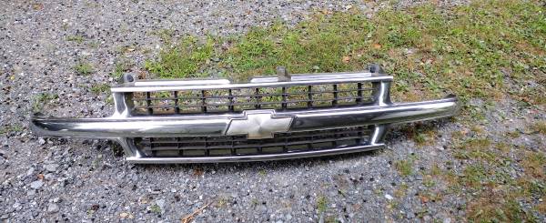 GRILLE for 1999 to 2006 Chevy Tahoe, Truck, Suburban $75