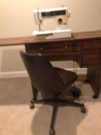 Photo Kenmore Sewing Machine, Fold-out Table, Rolling Chair $65
