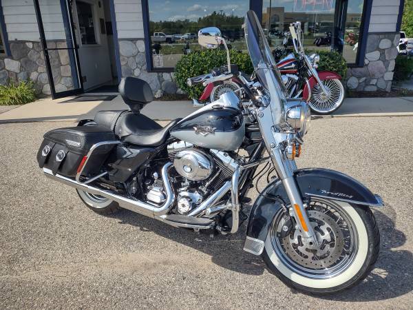 Photo 2012 Harley Road King Classic - 103, Pythons, cruise - 5,700 miles $11,800