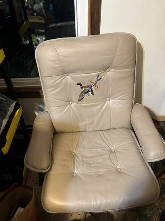 Photo Ducks Unlimited Chair with Ottoman $150