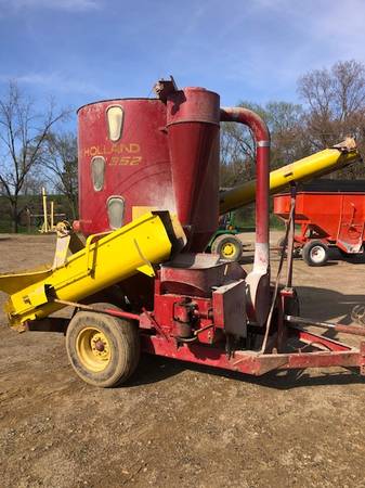 Photo New Holland 352 Feed Grinder Mixer $4,000
