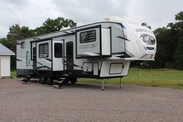 Photo 2022 Forest River Artic Wolf M-3990 Suite 5th Wheel $48,900