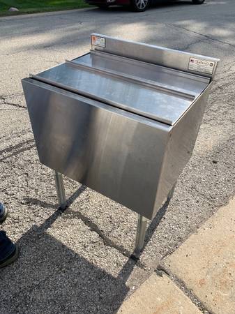 Photo Krowne 18-24-7 Ice Bin-sliding top-Sealed in cold plate-7 circuit $650