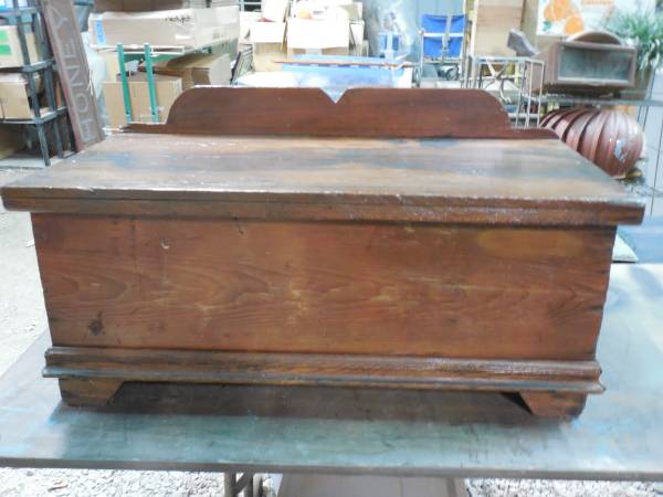 Photo Very Nice Old Wooden Chest $95