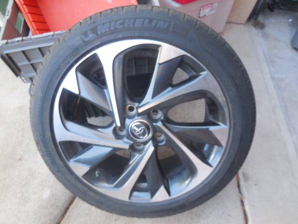 Photo 225x45 R17 Toyota Wheel and tire $85